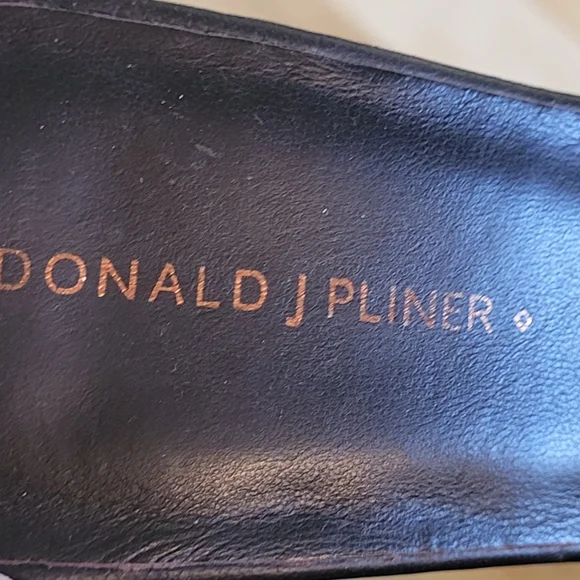 Donald J. Pliner Women's Bronze Sandals - Picture 5 of 6